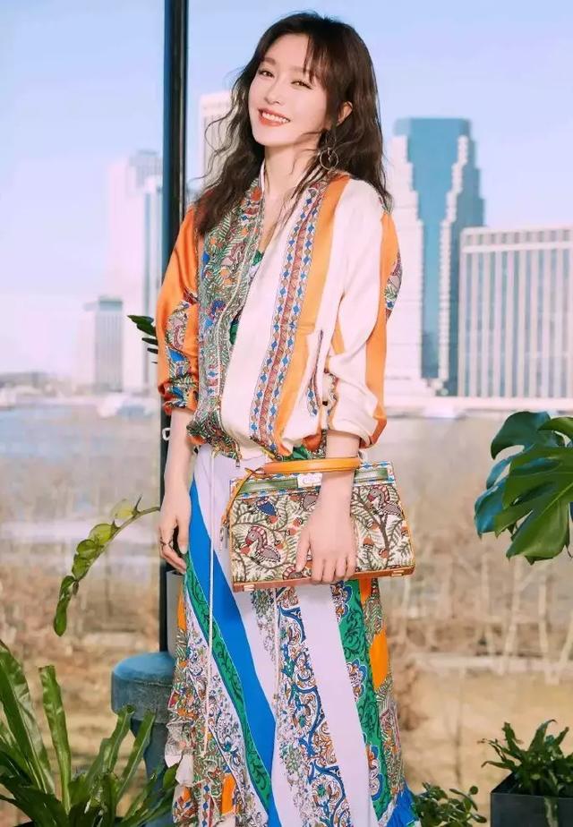 mk包包属于什么档次，MK包包属于什么档次（这五个颜值与质感均在线的包包品牌）