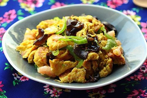 木耳炒鸡蛋做法，黑木耳炒鸡蛋的功效（木耳先下锅就错了）