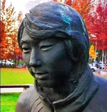 沈阳南二有啥啊，沈阳南二都批发什么（请维护沈阳国足名宿雕像）