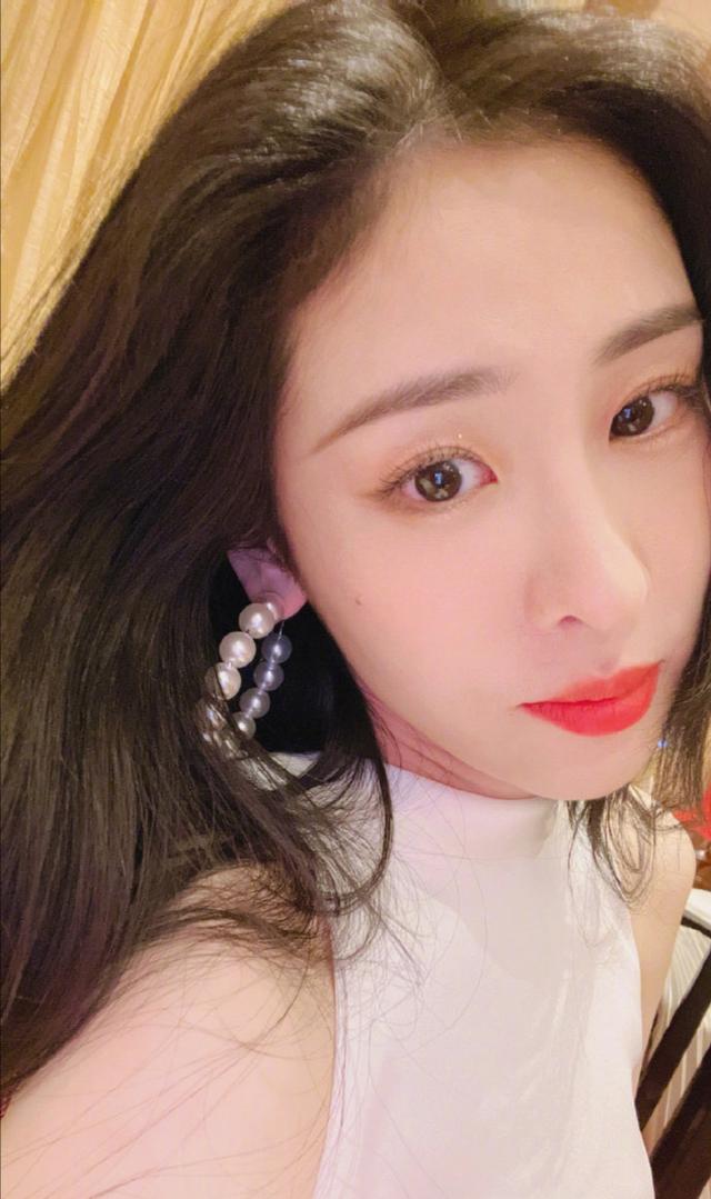 华晨宇张碧晨未婚生子？两人无婚姻关系，粉丝苦苦澄清被打脸