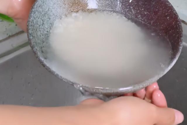 怎样煮白粥好吃粘稠，白粥怎么煮的粘稠（不要直接放进锅里煮）
