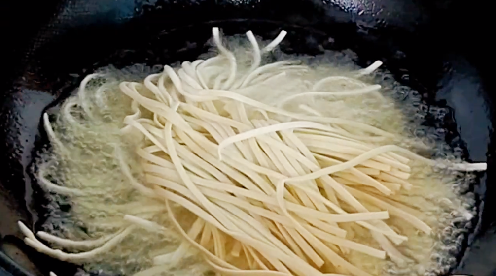 圖片[3]-【面條版沙琪瑪】做法步驟圖 越吃越想吃 出鍋孩子搶著吃-起舞食譜網