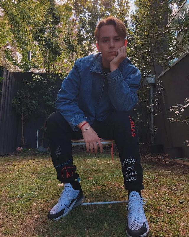 戳爷！戳爷！戳爷！，戳爷经历了什么（你知道戳爷还有个弟弟吗图片）