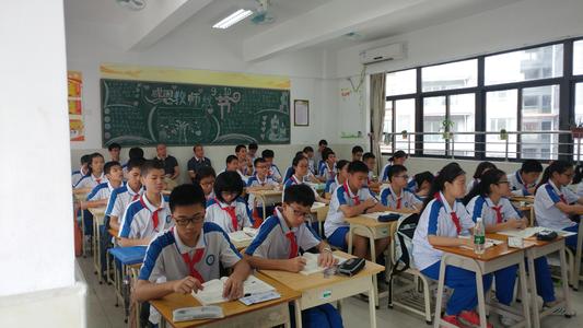 初中生上寄宿学校好吗（初中生选择住校还是走读）