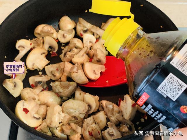 口蘑怎么做好吃，白色口蘑怎么做好吃（一口一个停不下来）
