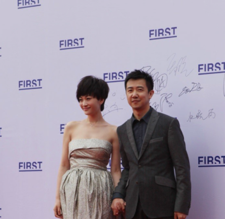 鄢颇现状，现已49岁的鄢颇如今现状如何（李小冉前男友鄢颇）