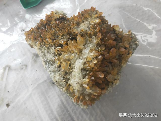 天然茶水晶价格是多少，天然茶晶的价格最贵（见识一下天然水晶）