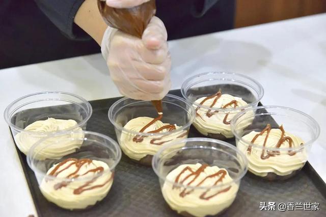 如何制作美味的咖啡蛋糕，如何制作美味的咖啡蛋糕步骤（咖啡焦糖杯子蛋糕）