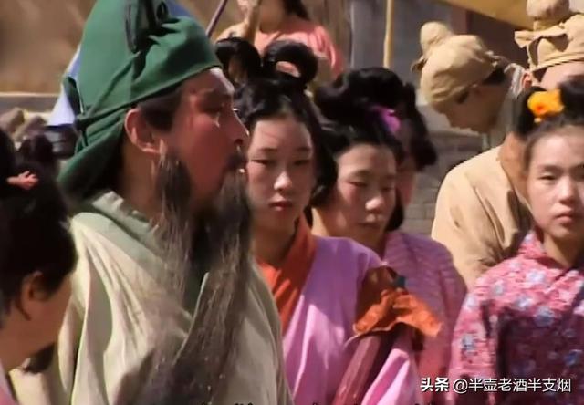 关于刘备的故事有哪些，关于刘备的故事有哪些简短（刘备狡诈张飞忠义关羽狠辣）