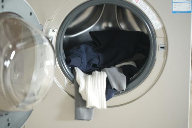 如何使用海尔蒸汽电熨斗，海尔蒸汽电熨斗怎么用（海尔EG100HB209G洗衣机体验）