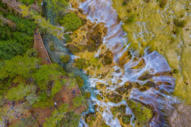 九寨沟在哪个市，九寨沟在哪里个城市（刚刚，九寨沟全域，重新开放）