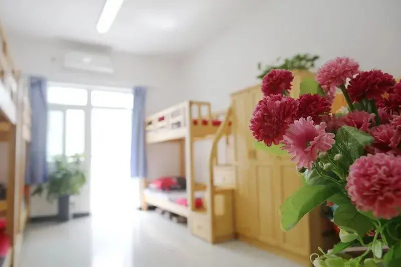 高中宿舍图片(普通高中宿舍图片)