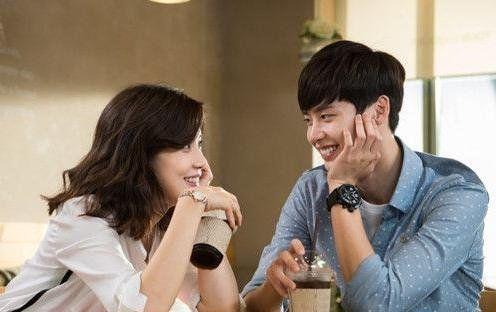 一个已婚男人对已婚女动情的表现，已婚男人对已婚女人有好感的表现（已婚女人对你动心了）