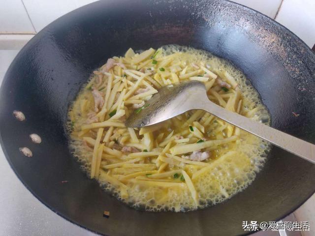笋丝炒肉最正宗的做法，笋干丝炒肉的做法大全（多做这一步的竹笋炒肉丝）