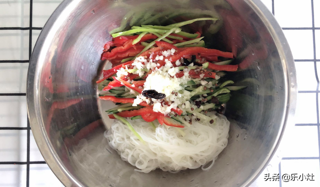 如何制作清爽好吃的凉拌粉丝，如何制作清爽好吃的凉拌粉丝窍门（不粘连不抱团）