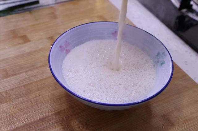 豆腐花的制作方法，豆腐花的制作方法和配料石膏（晚上泡1把黄豆）