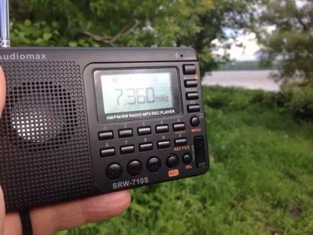 安装收音机到桌面，手机怎样安装收音机（价格在1000元以内的便携式短波收音机测评）