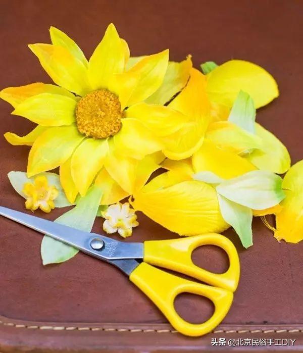 家里的假花怎么处理掉，室内有假花怎么办（一根铁丝一个球就能让她惊艳无比）