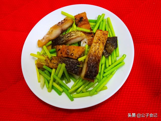 腊鱼怎么炒好吃，腊鱼怎么炒好吃又嫩（一道让我惦记了一年的菜）