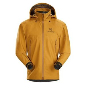 冲锋衣哪个牌子好，国内冲锋衣十大名牌排名（多年穿着登山冲锋衣的经验分享）