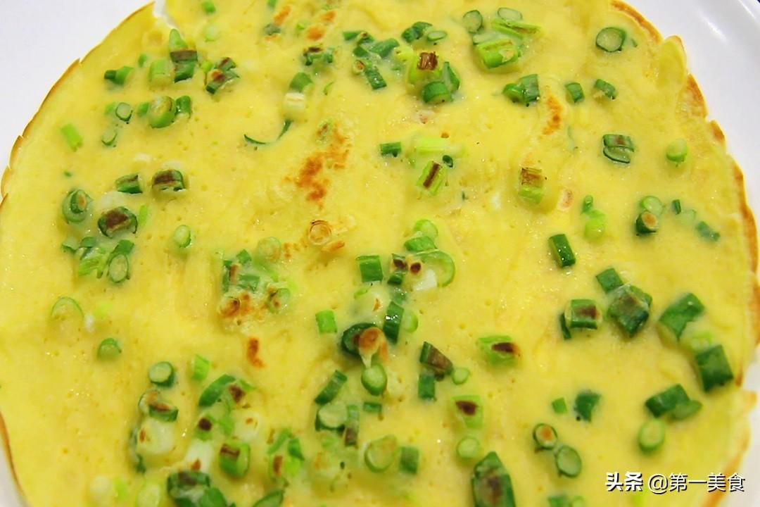 鸡蛋饼怎么煎，鸡蛋灌饼的制作（两分钟做早餐鸡蛋饼）