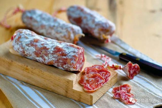 榴莲可以跟葡萄酒一起吃吗，榴莲和葡萄酒一起吃的后果（这8种食物居然不能跟葡萄酒一起吃）