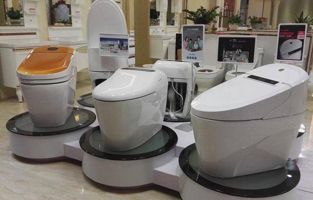 怎样换马桶马桶店的人给装吗，家里换马桶方便吗（别听商家说得“天花乱坠”）