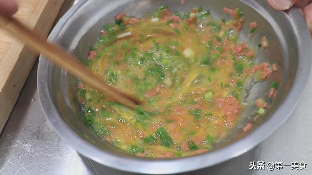 鸡蛋饼用什么面粉，鸡蛋饼用低筋面粉还是高筋面粉（快速做发面鸡蛋饼）