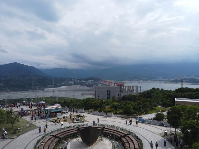 三峡大坝在哪里，四川三峡大坝在哪里（全方位展现三峡大坝的雄伟壮观）