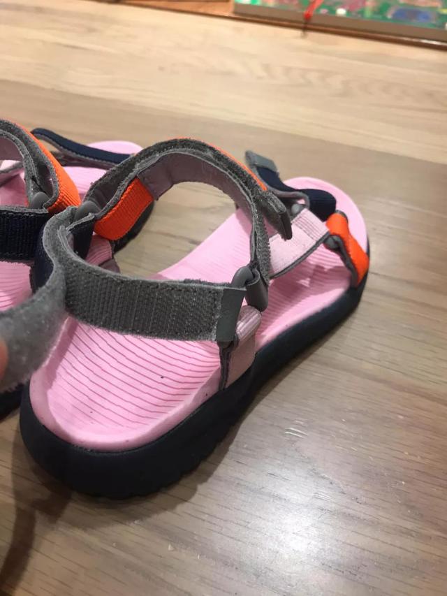 儿童凉鞋怎么选择比较好，儿童凉鞋到底要怎么选