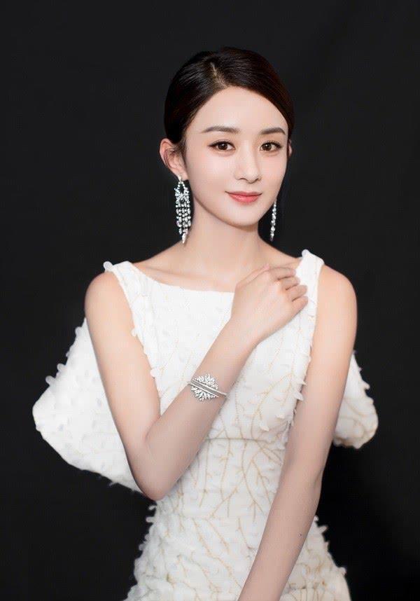 明星腰围大比拼，热巴杨颖杨幂乔欣赵丽颖哪位才是真的“腰精”？