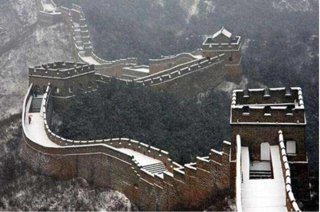 长城有多少年的历史，万里长城的历史资料（中国修建万里长城的真正原因）