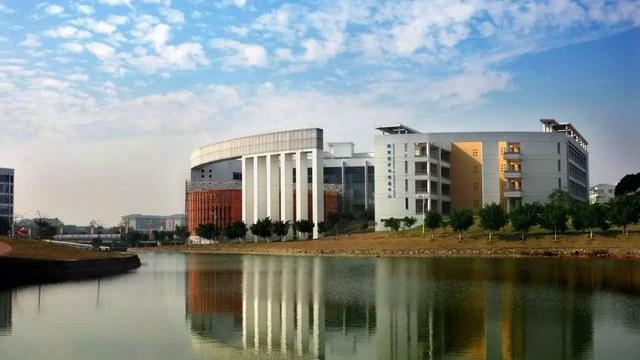 广州医学院研究生院，广州医学院图书馆（广东实力雄厚的“双胞胎”医科院校）