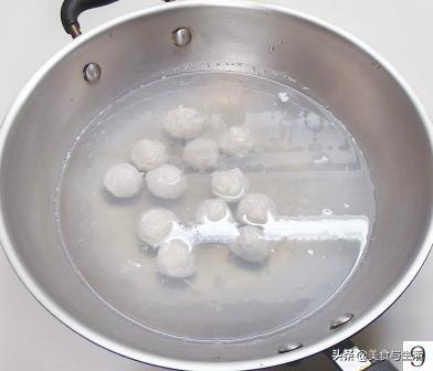 做鱼丸的正确配方，鱼丸的制作及配方比例和原料（给宝宝吃鱼的最佳方式）