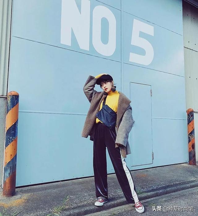 透明校服这样穿可以避免尴尬，透明校服这样穿可以避免尴尬嘛（这3种风格美呆了）