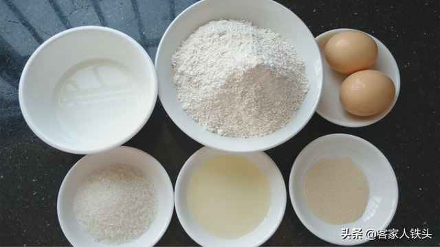 家庭最简单面包的做法，家庭自制面包简单做法（1碗面粉2个鸡蛋）