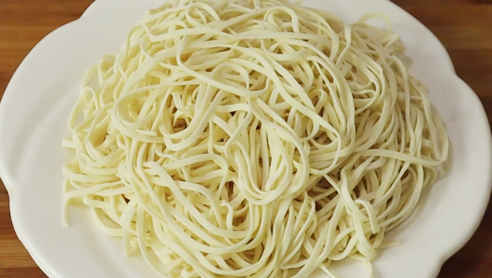 图片[2]-【黄瓜丝凉拌面】做法步骤图 面条爽滑劲道 比买的好吃-起舞食谱网