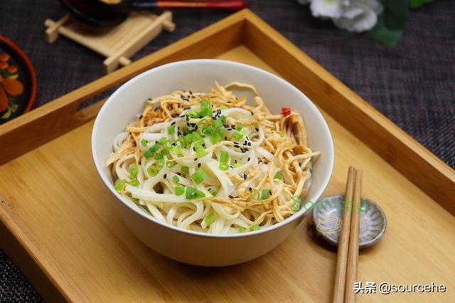 鸡丝汤面热量，荠菜鸡丝汤面的做法是什么（天冷就馋这碗面）