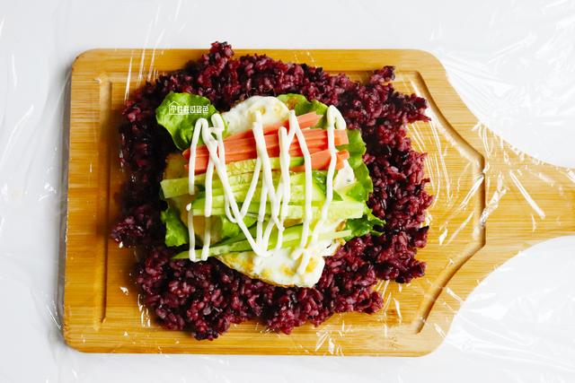 紫米饭团的做法和配方，救上班族的紫米饭团