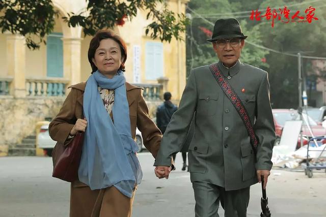 当然这种电视剧类型也容易出爆款,因为这类电视剧中老年人喜欢看,电视