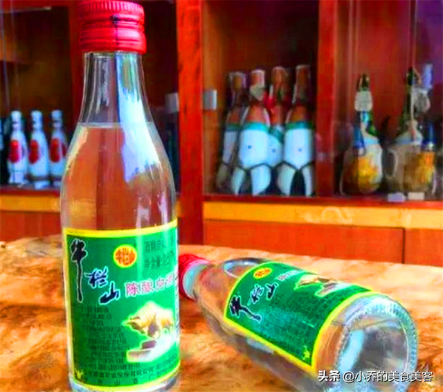 白酒标准号怎么区分粮食酒和勾兑酒，怎么区分白酒的粮食酒跟勾兑酒（如何区分粮食酒和勾兑酒）