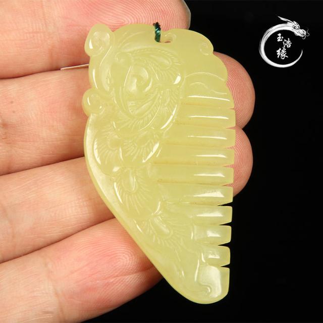 梳子的寓意是什么，送人梳子的寓意是什么（和田玉玉雕梳子有那些美好的寓意）