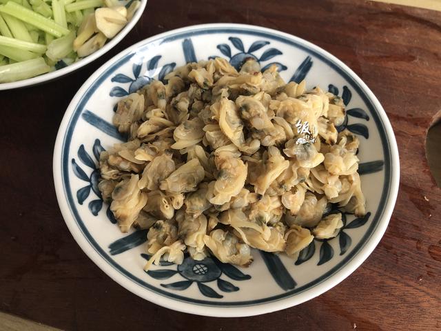 花甲肉怎么做好吃，花甲肉怎么炒（花甲这样吃太爽了）