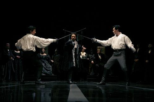 哈姆雷特简介故事梗概，哈姆雷特简介故事梗概50字（《哈姆雷特》：因拖延报仇）