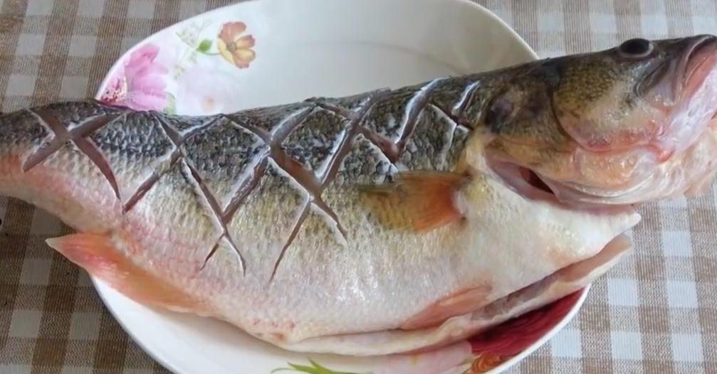 图片[5]-【清蒸鲈鱼】做法步骤图 鱼肉鲜嫩多汁 不腥不老-起舞食谱网