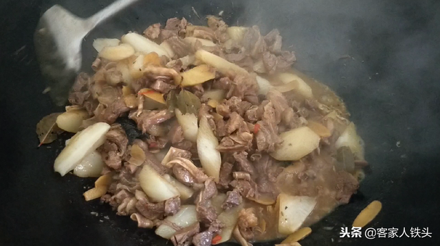 怎么做焖牛肉才好吃，牛腩这一个做法才叫香