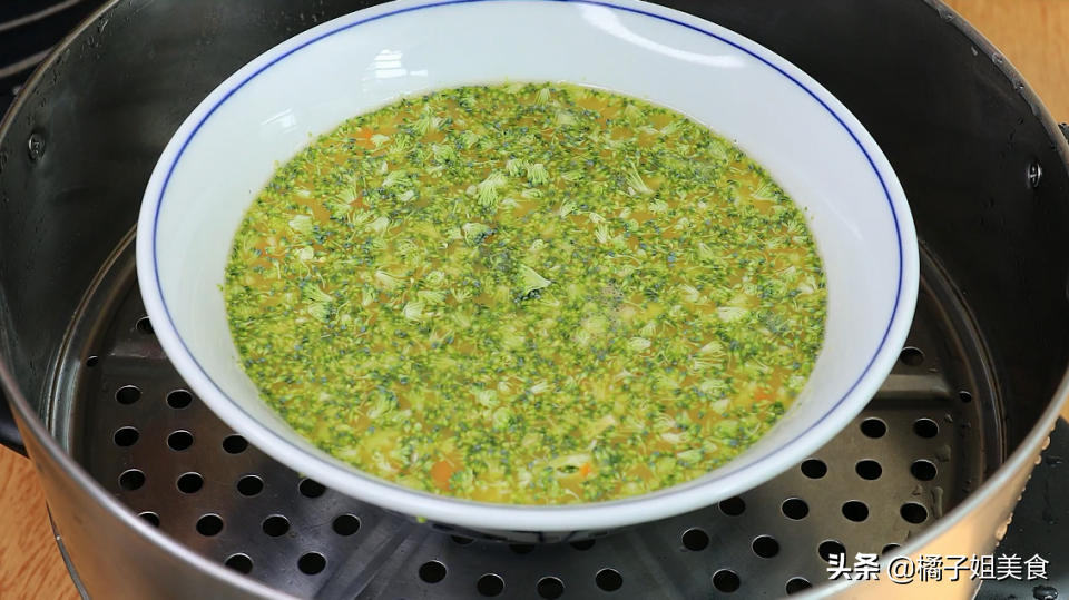 圖片[4]-雞蛋羹做法 學(xué)會(huì)這3個(gè)技巧 雞蛋嫩滑無(wú)氣孔-起舞食譜網(wǎng)