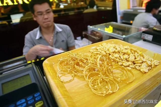 金项链怎么看真假，黄金首饰怎么样鉴别真假（教你辨别黄金真假的5个方法）