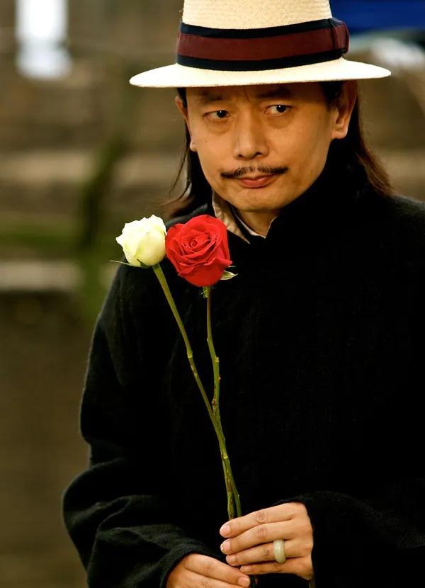 让子弹飞 葛优，葛优在让子弹飞扮演的角色叫什么（姜文临场给葛优加吻戏）