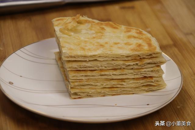 千层饼怎样做又酥又软，千层饼外酥内软是怎样做的（人人都能烙出外酥里软）
